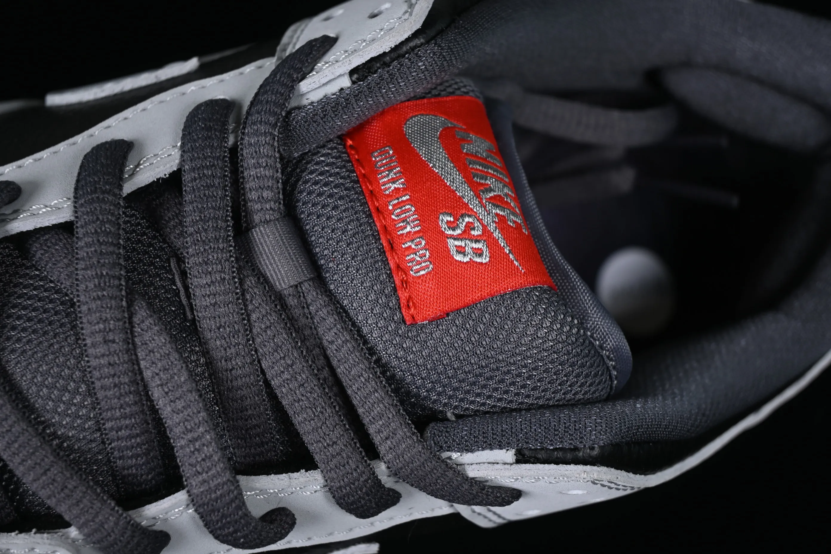 All categories Nk SB Dunk series Nk SB Dunk Low low-top skate shoes K version Atlas x Nk SB Dunk Low QS 35mm Lycra low-top skate shoes 504750-020